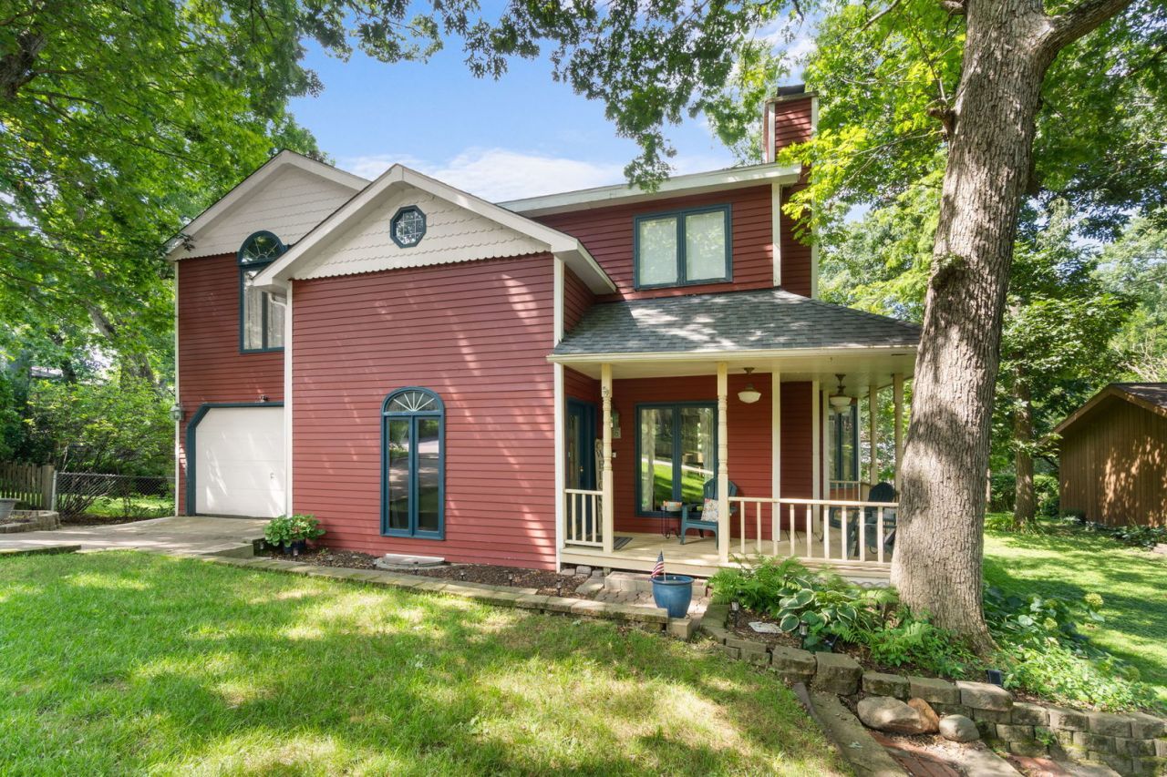 216 Hickory Road, Oakwood Hills, IL 60013 Main Photo