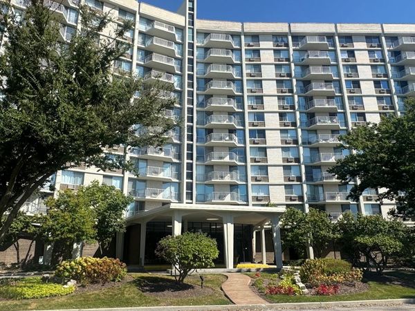 20 N Tower Road, Unit 12E, Oak Brook, IL 60523
