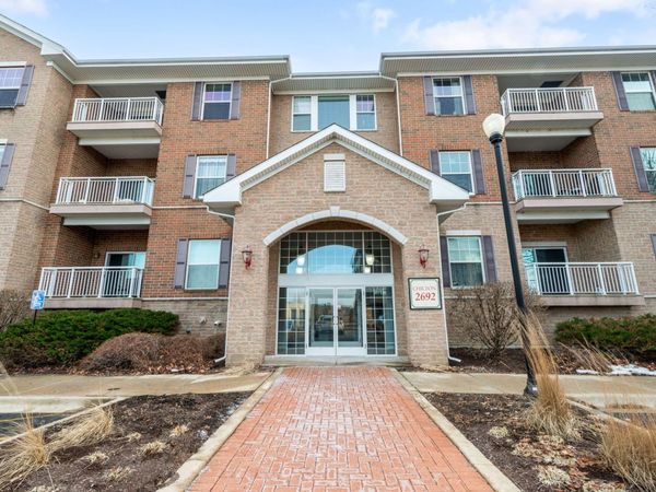 2692 Stone Circle, Unit 209, Geneva, IL 60134