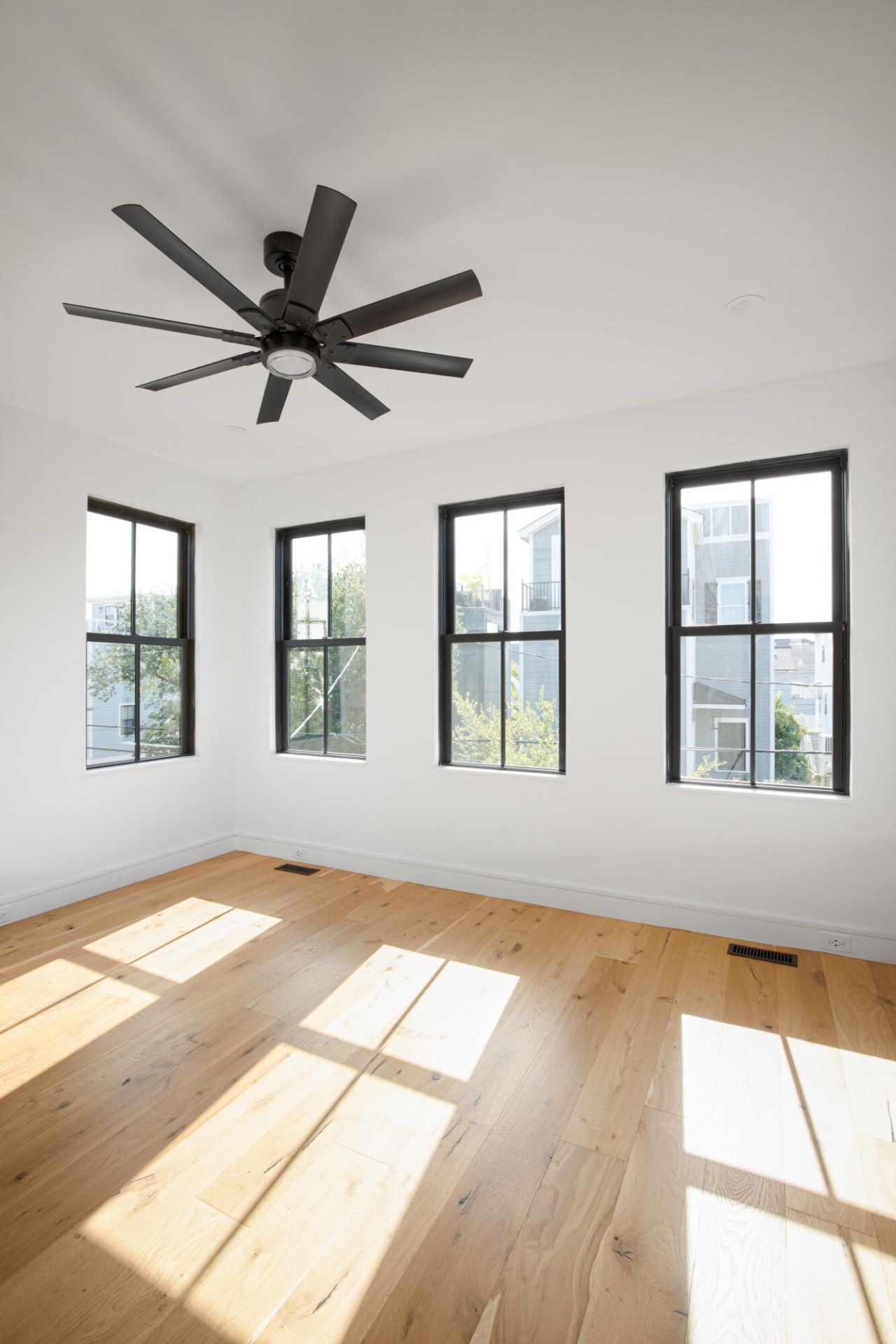 76 Cooper Street Photo 16