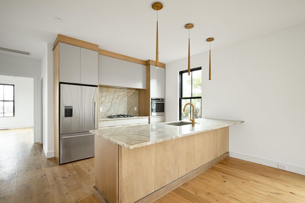 76 Cooper Street Photo 6