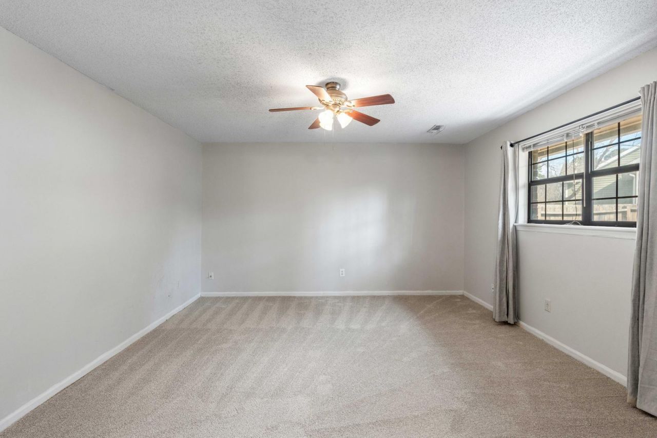 95 Nightingale Manor Photo 20