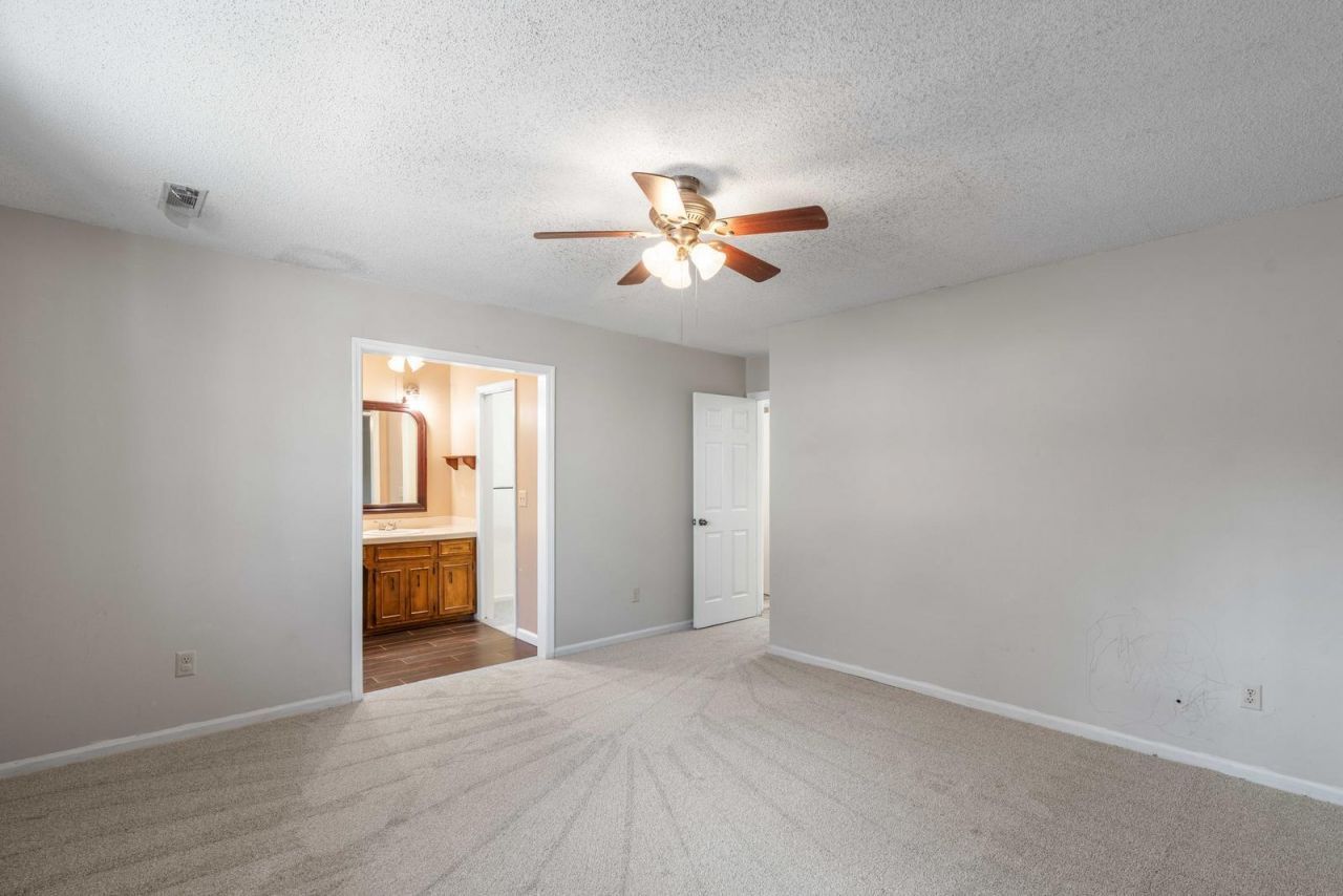 95 Nightingale Manor Photo 24