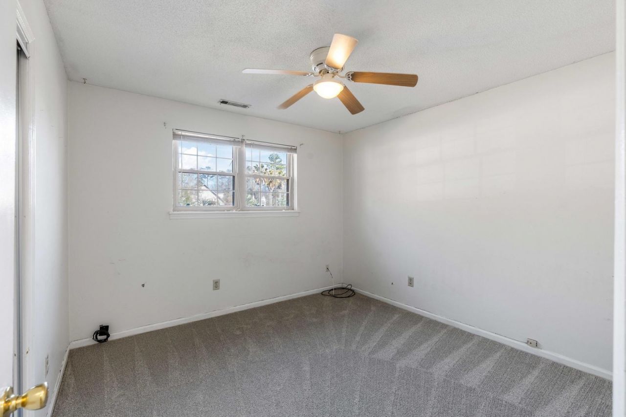 95 Nightingale Manor Photo 25