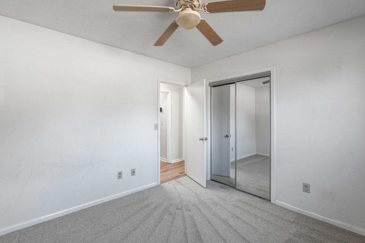 95 Nightingale Manor Photo 26