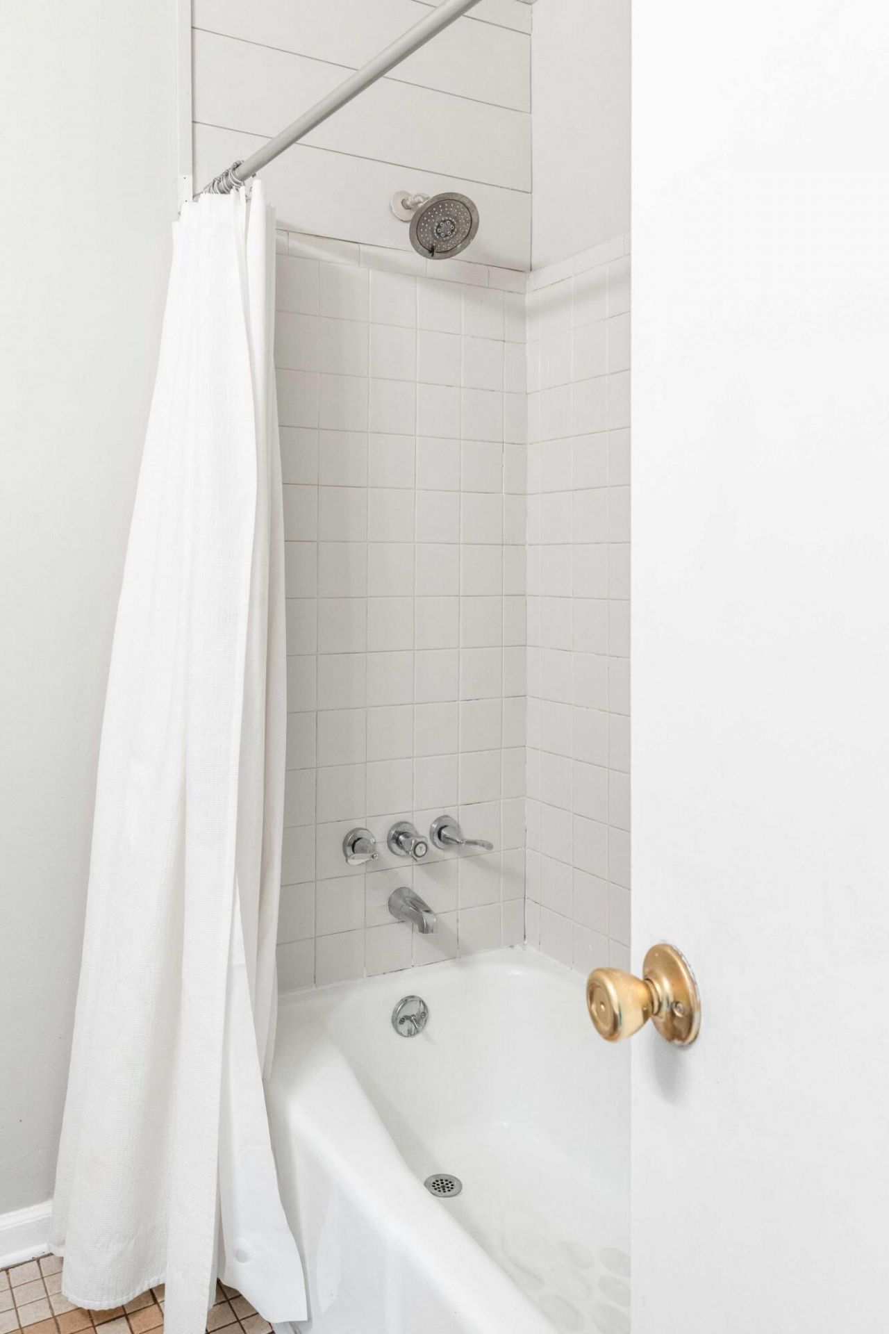 95 Nightingale Manor Photo 28