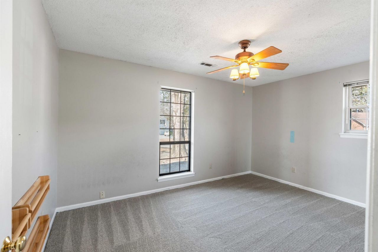 95 Nightingale Manor Photo 29