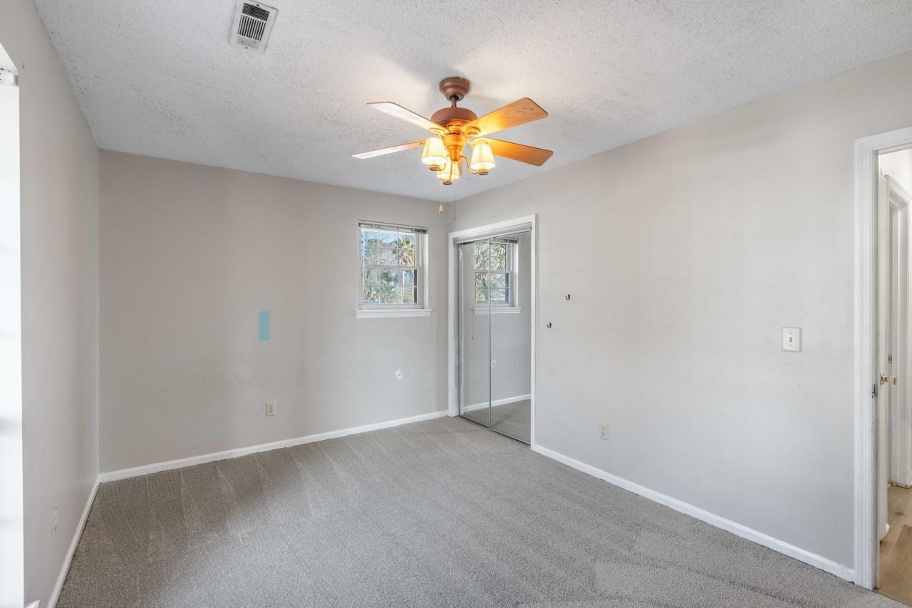 95 Nightingale Manor Photo 30