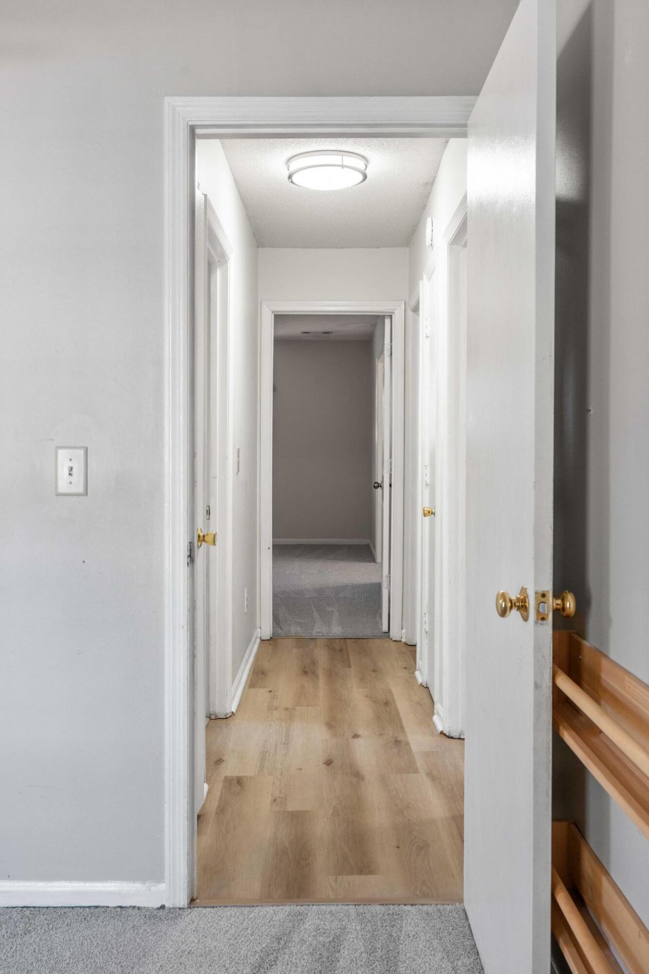 95 Nightingale Manor Photo 31