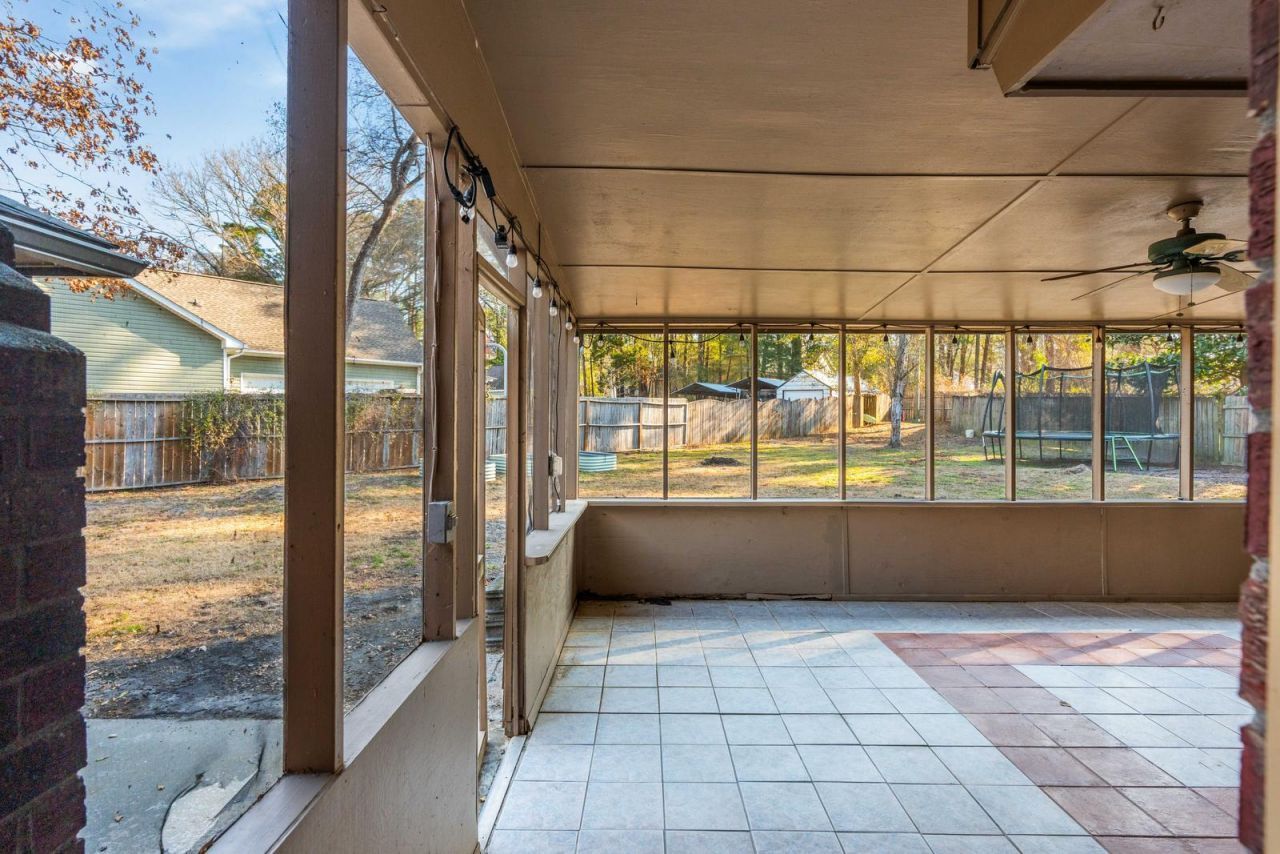 95 Nightingale Manor Photo 38