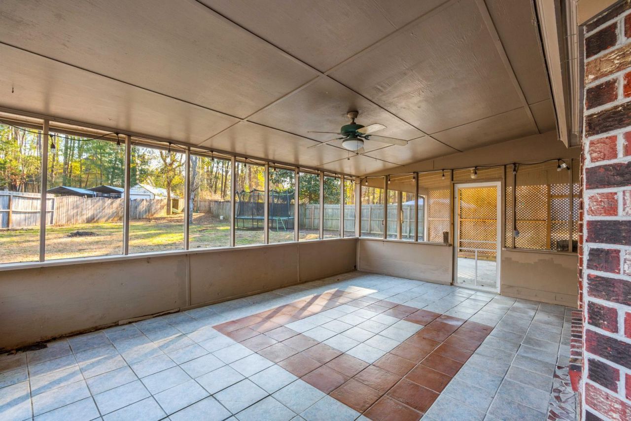 95 Nightingale Manor Photo 39