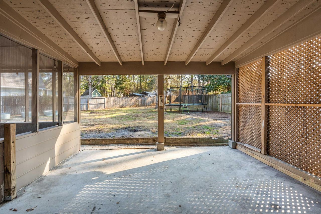 95 Nightingale Manor Photo 40