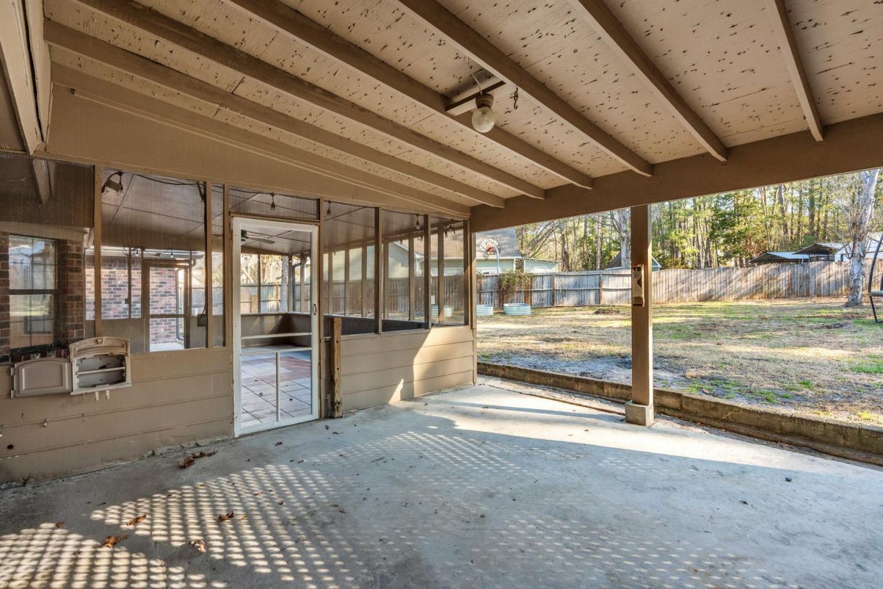 95 Nightingale Manor Photo 41