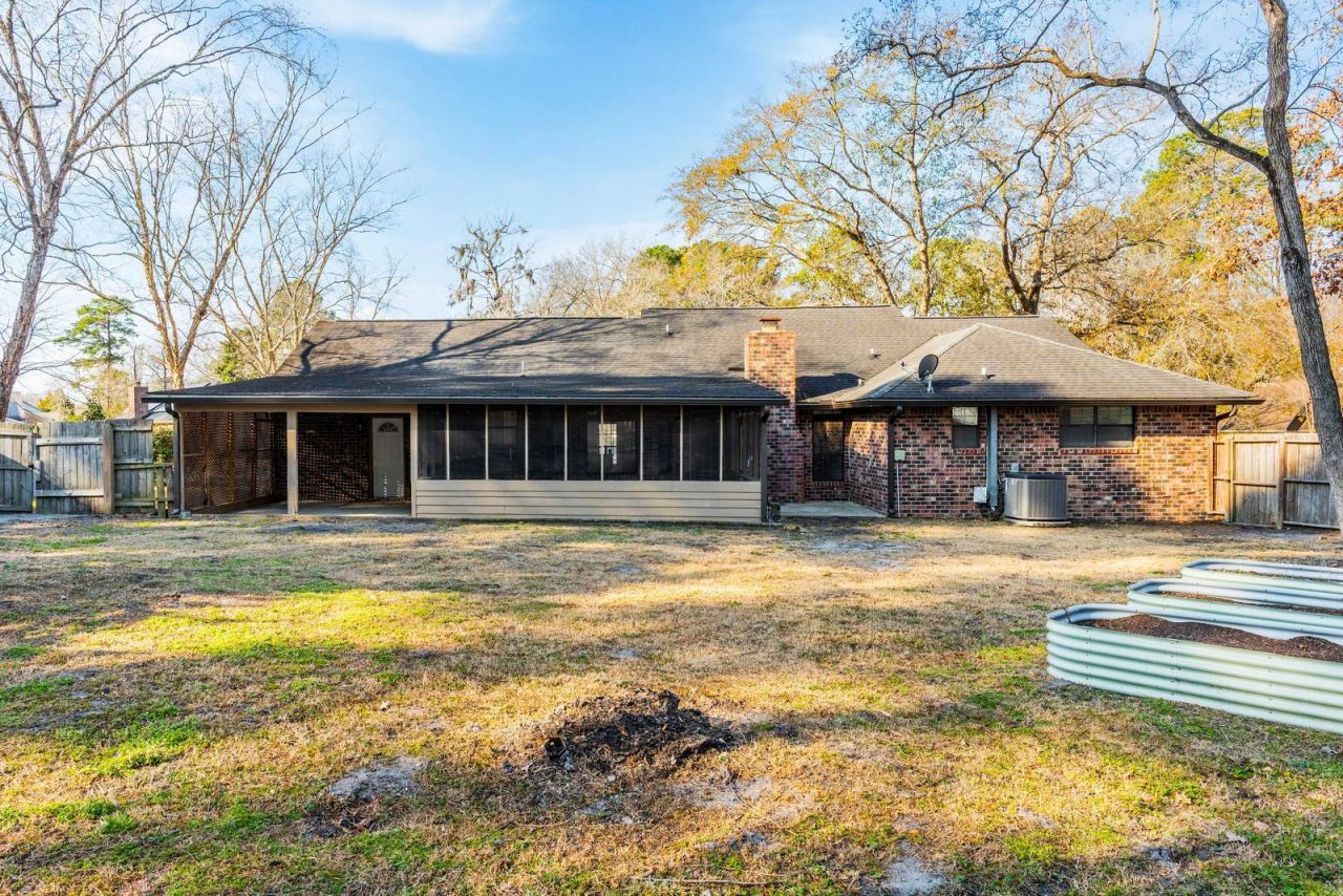 95 Nightingale Manor Photo 42