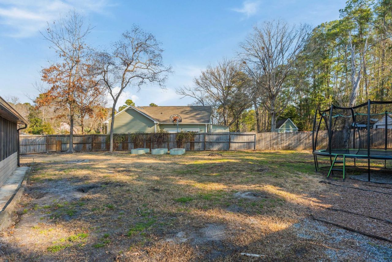 95 Nightingale Manor Photo 44