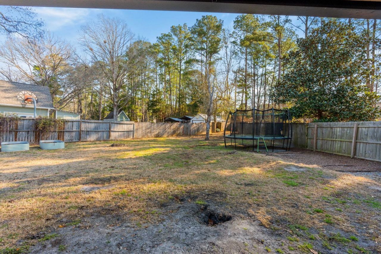 95 Nightingale Manor Photo 45