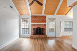 95 Nightingale Manor photo 4