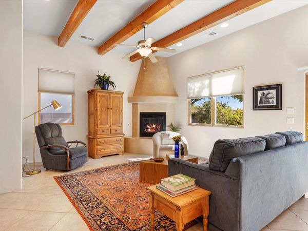 2020 Sydney Lane NW, Albuquerque, NM 87107