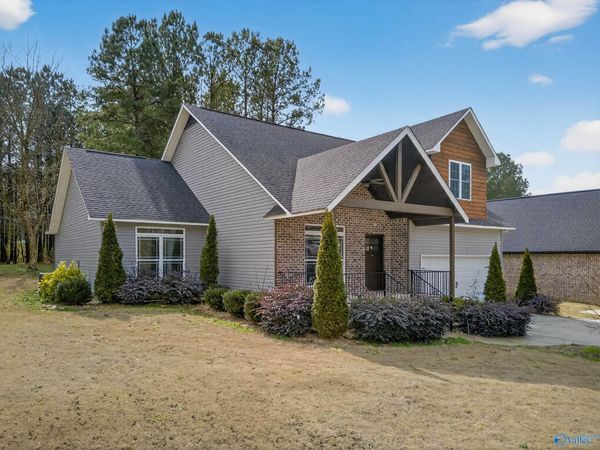 88 Pierce Road, Albertville, AL 35951