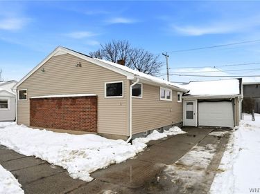 39 Hartford Road, Amherst, NY 14226