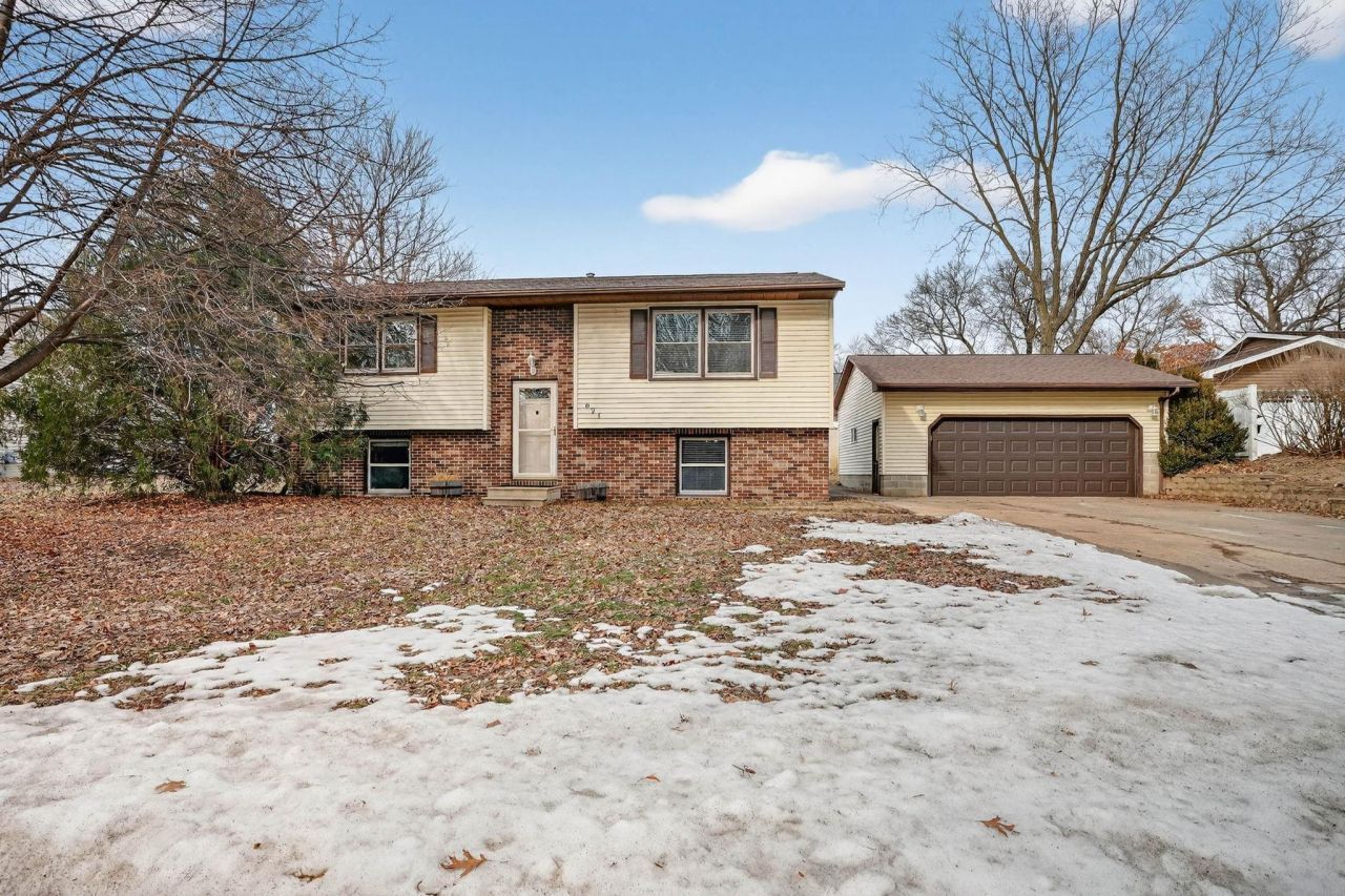 821 9th Avenue, Gilbertville, IA 50634 Main Photo