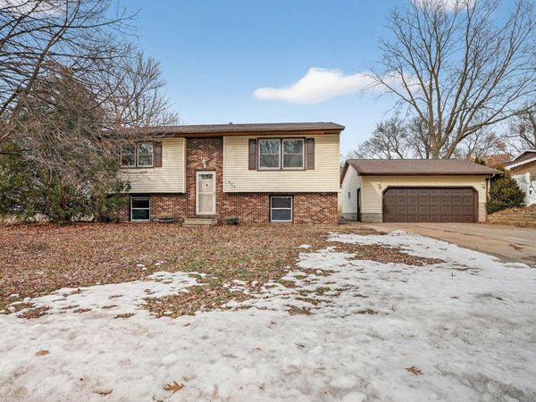 821 9th Avenue, Gilbertville, IA 50634