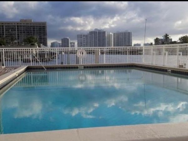 1913 S Ocean Dr, Unit 410, Hallandale Beach, FL 33009