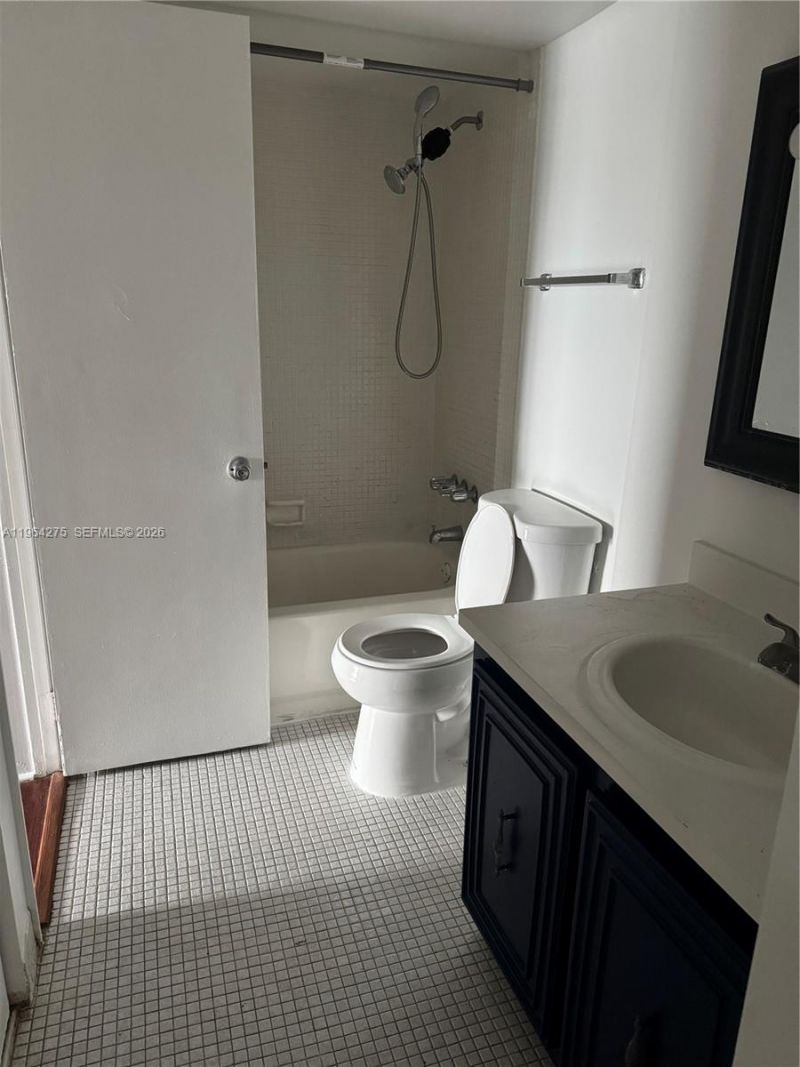 496 NW 165th St Rd, Unit D-614, Miami, FL 33169 Photo