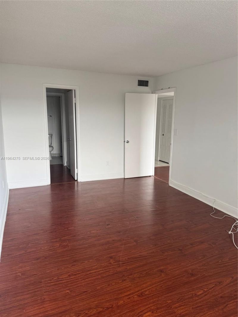 496 NW 165th St Rd, Unit D-614, Miami, FL 33169 Photo