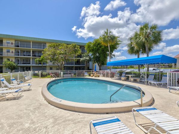 806 SE 7th Street, Unit 201, Deerfield Beach, FL 33441