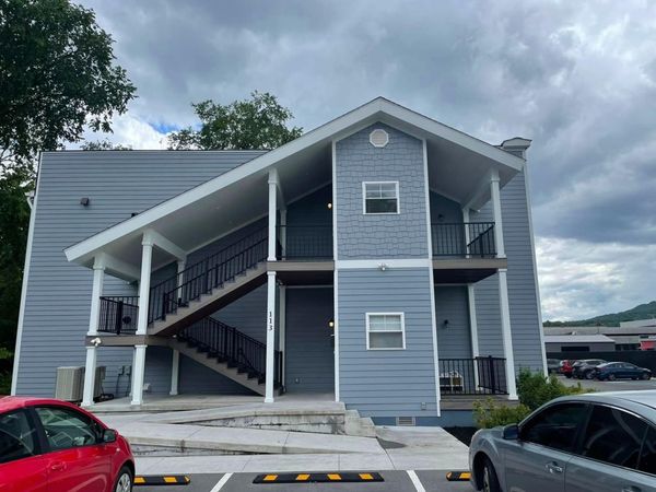 113 Bowling Aly, White Sulphur Springs, WV 24986