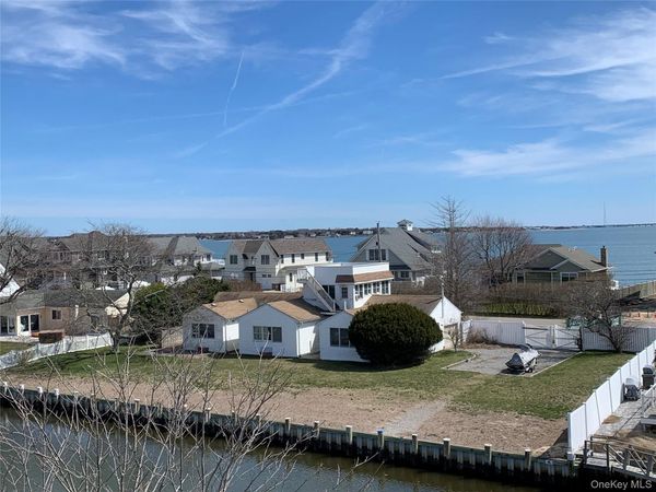 12 Shinnecock Road , East Quogue, NY 11942