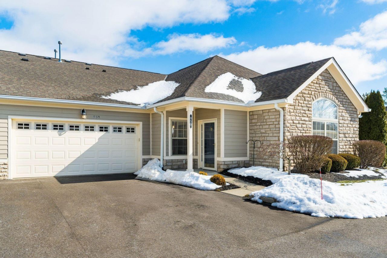 950 Villas Drive, Pataskala, OH 43062 Main Photo