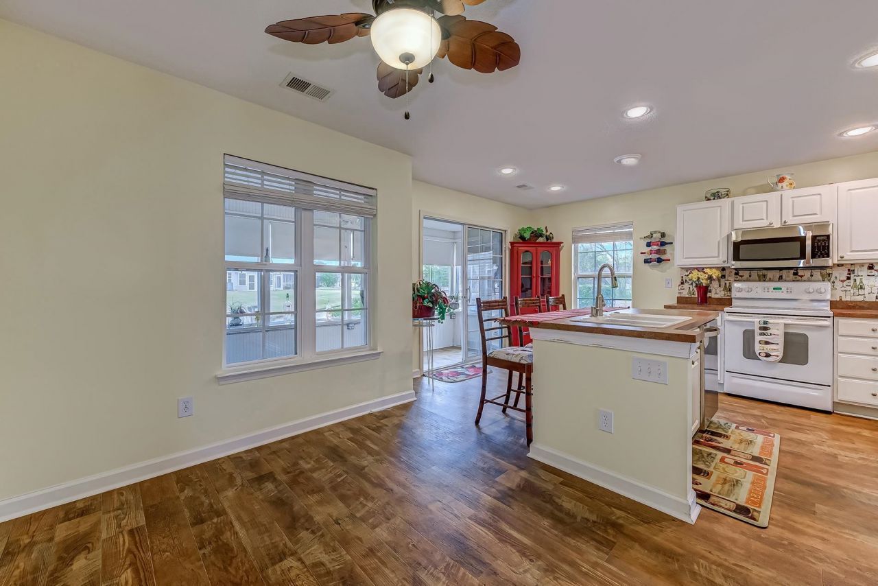 795 Wilshire Ln. Photo 12