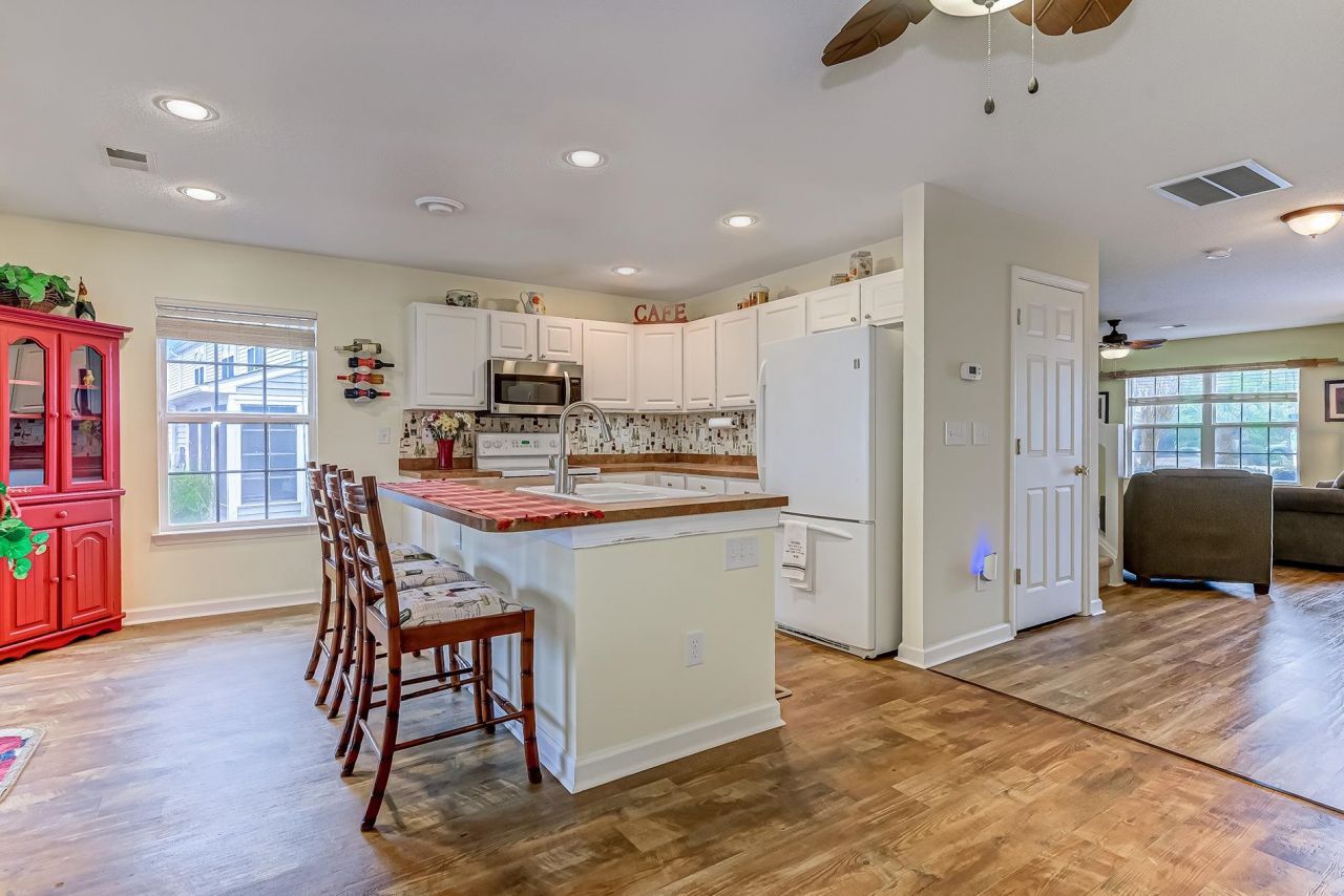 795 Wilshire Ln. Photo 14