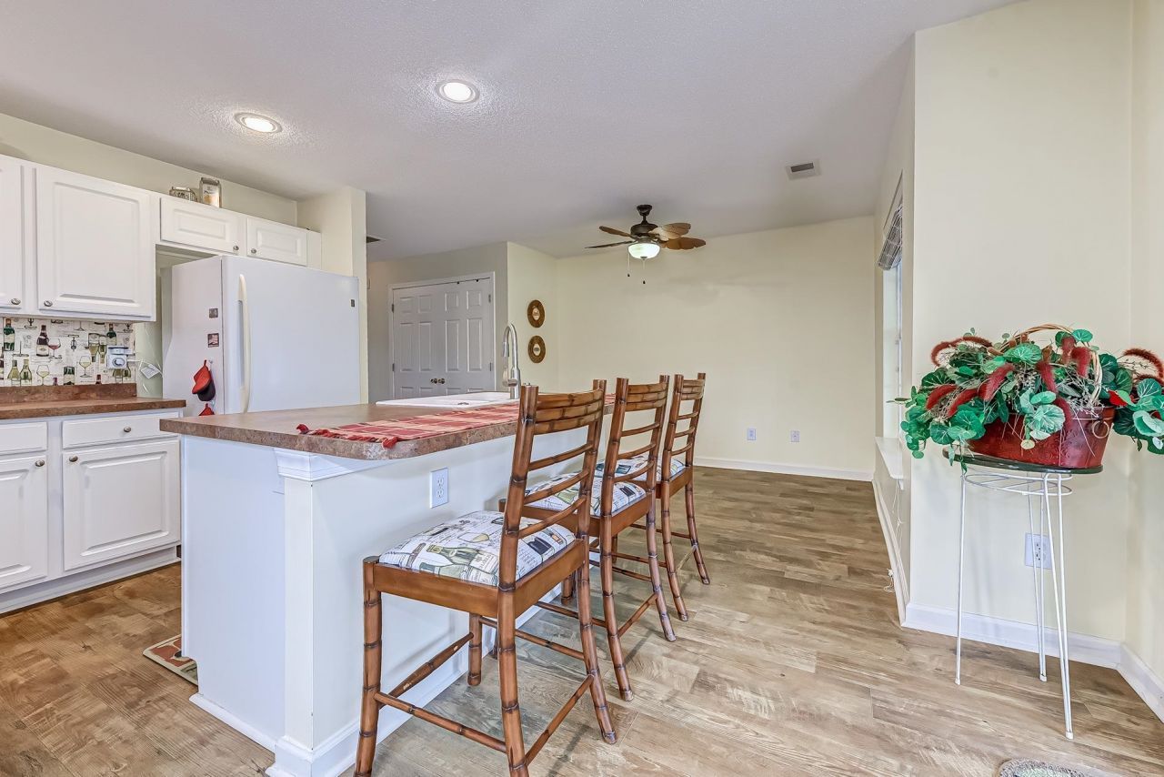 795 Wilshire Ln. Photo 15