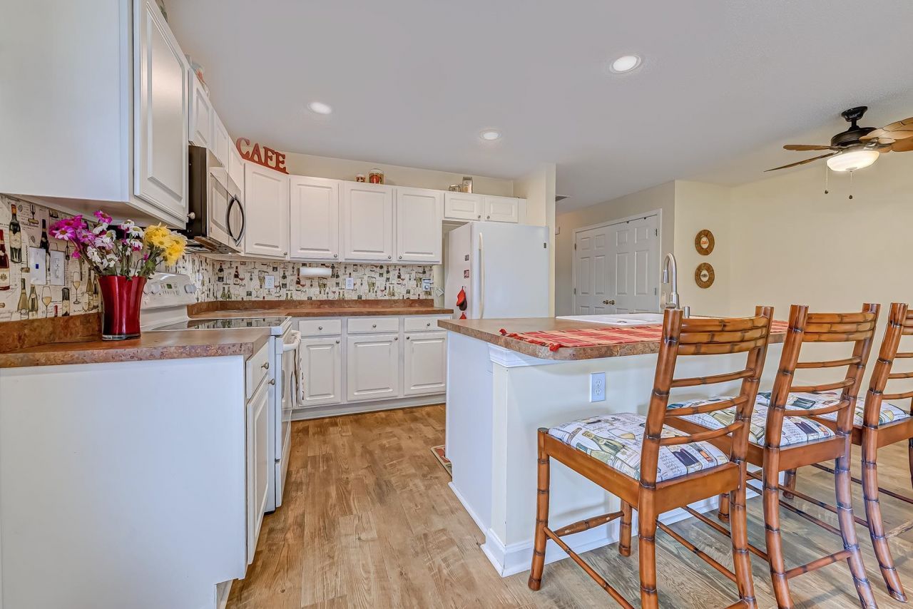 795 Wilshire Ln. Photo 16