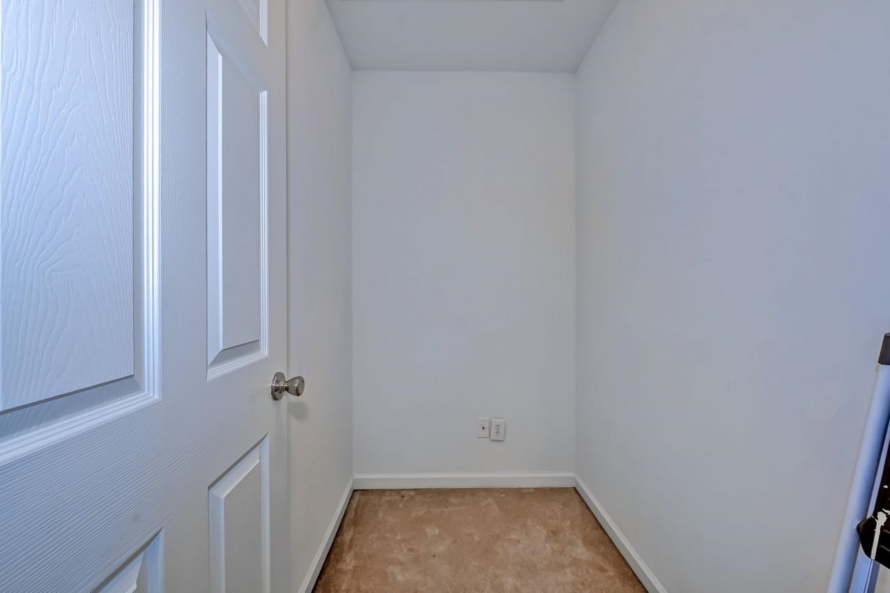 795 Wilshire Ln. Photo 37