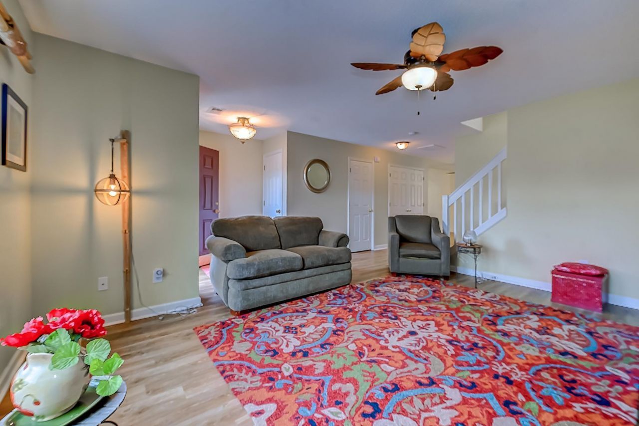 795 Wilshire Ln. Photo 8