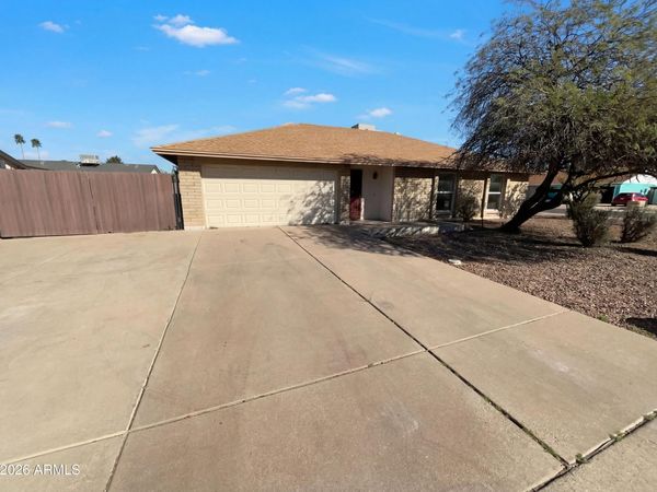 4902 W WINDROSE Drive, Glendale, AZ 85304