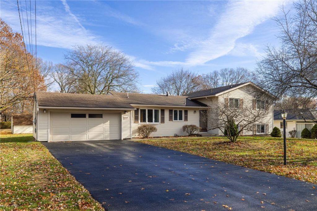 254 Parkview Drive, Rochester, NY 14625 Main Photo
