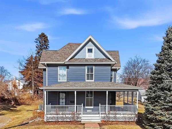 618 W Main St, Washington, IA 52353