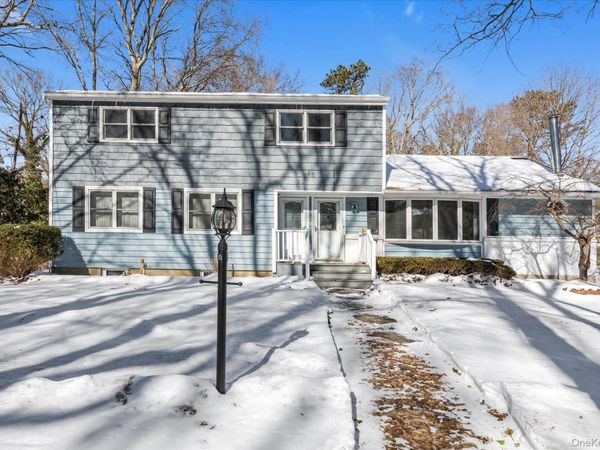 65 Lone Oak Path, Smithtown, NY 11787