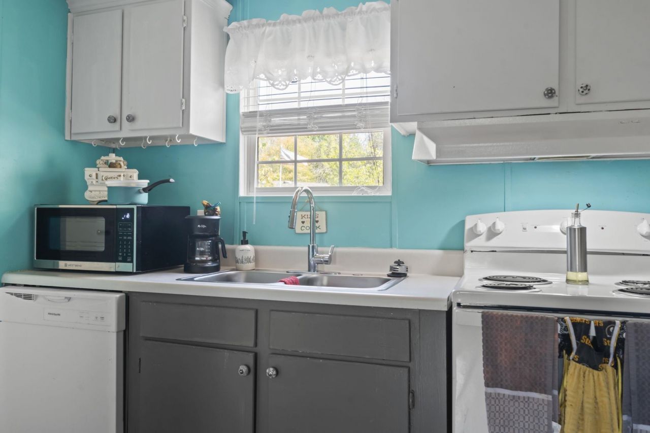 726 Oliver Dr. Photo 9