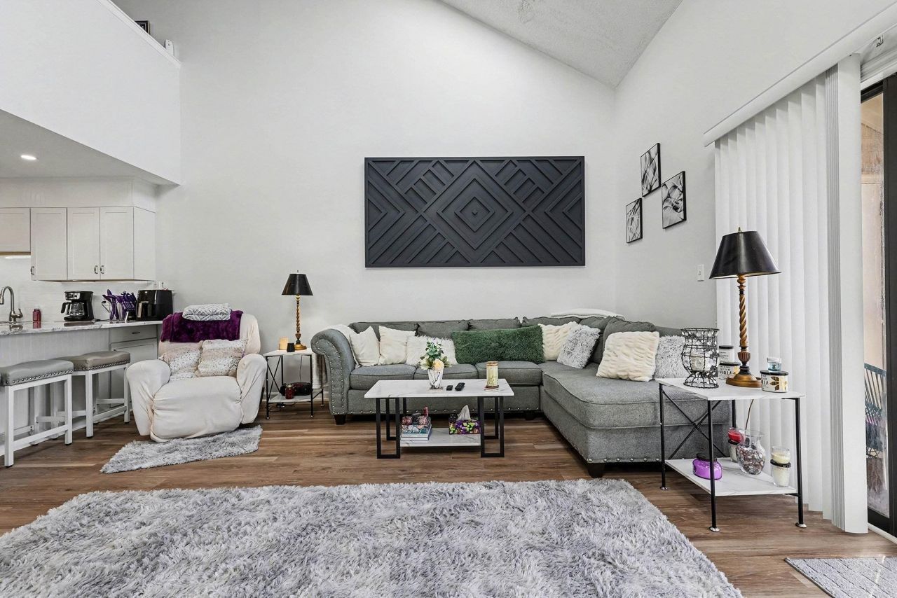 1095 Plantation Dr. W  Photo 6