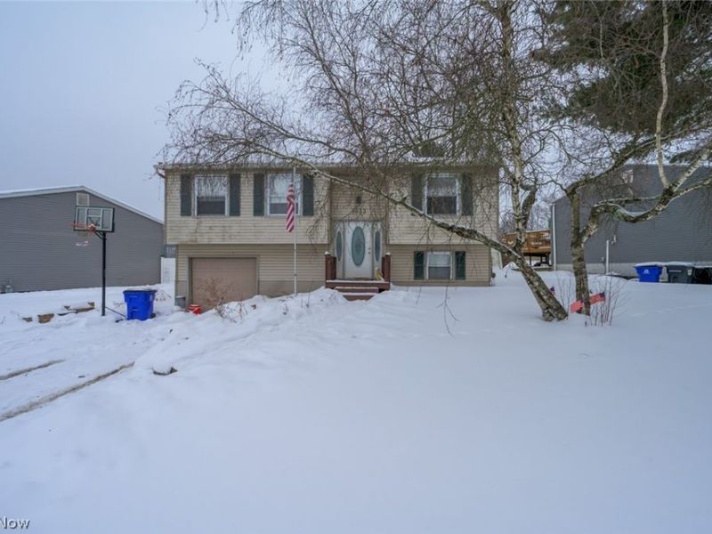 1033 Sunnywood Lane, Ravenna, OH 44266 Photo 1