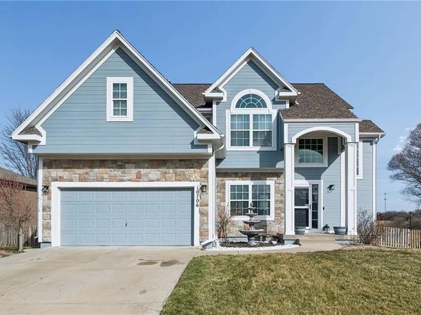 10706 Country Lane, Peculiar, MO 64078