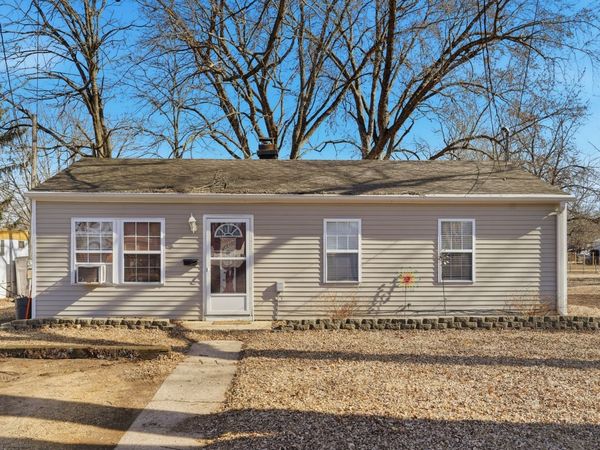 806 Sheridan Avenue, Dixon, IL 61021