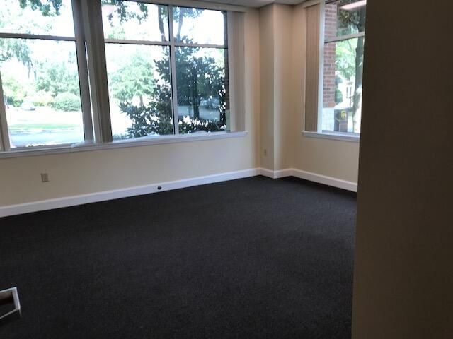 735 Johnnie Dodds Boulevard Photo 4
