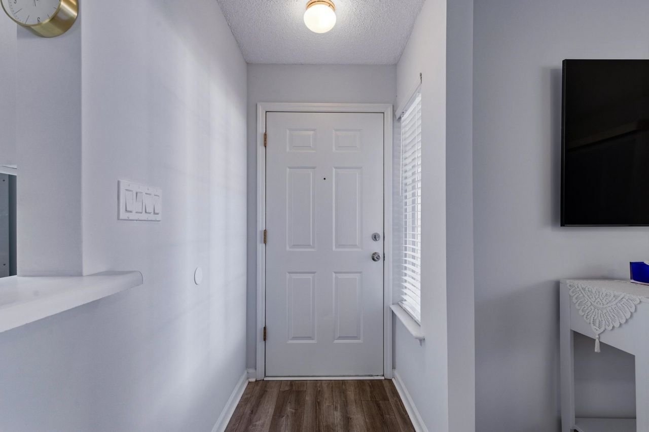 2240 Andover Dr. Photo 3